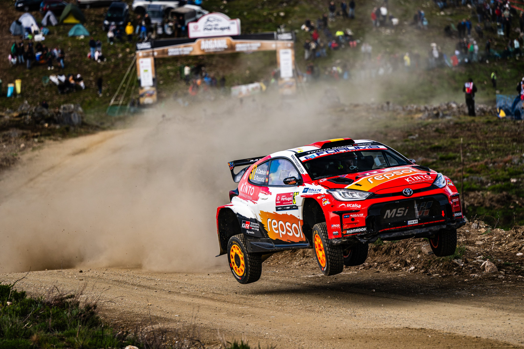 Cachón se queda sin premio en Portugal tras liderar el WRC2 con Toyota