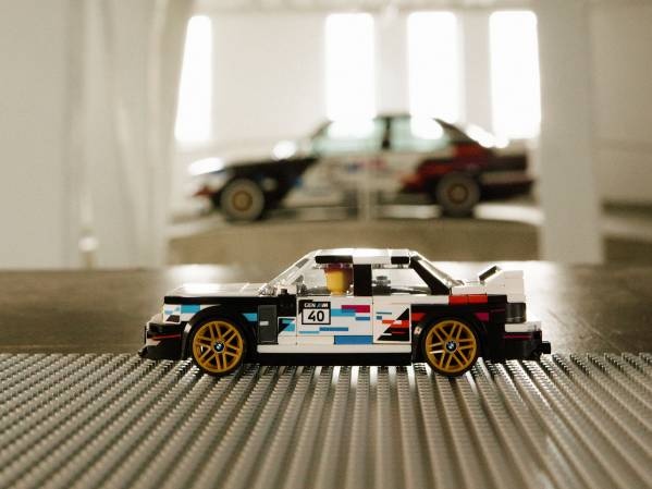 El Grupo BMW y el Grupo LEGO rinden homenaje al BMW M3 E30, una leyenda nacida en los circuitos.