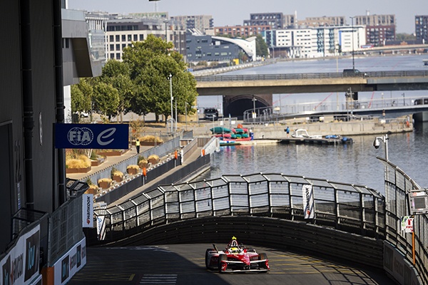 Nissan cierra la era GEN3 de la Fórmula E con doble puntuación en Londres y Rowland cuarto en el Mundial