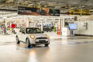 Un millón de vehículos desplazados sin conductor: el Grupo BMW amplía con éxito la conducción automatizada en producción